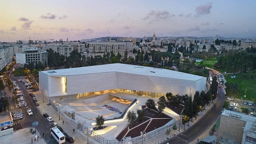 Muzeul Toleranței din Ierusalim a lansat expoziția interactivă “De la întuneric la lumină”...