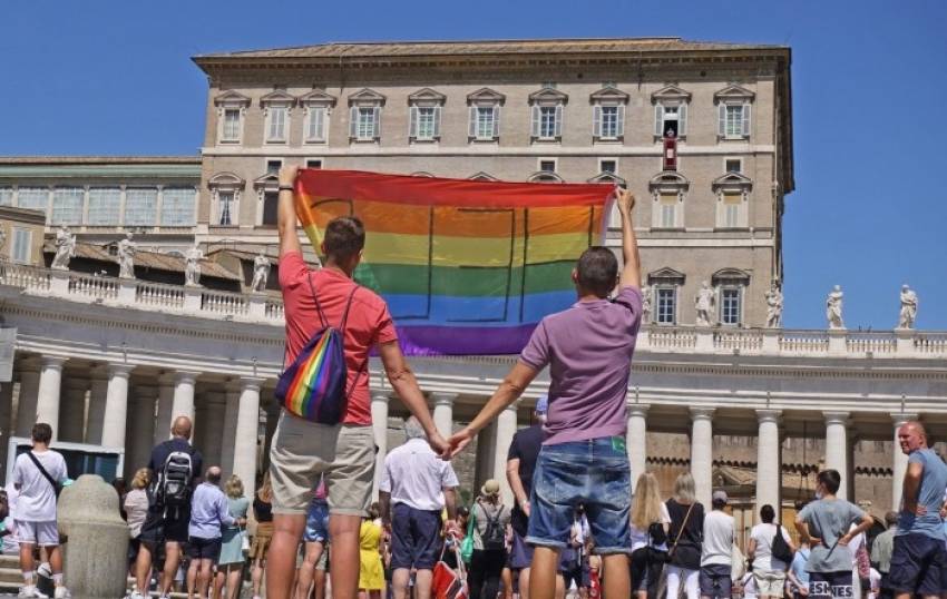 Propaganda LGBT, asmuțită asupra Vaticanului. Roma se ridică împotriva Sfântului Scaun