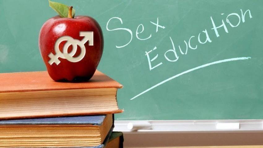 Valentin Licxandru ◉ Despre educaţia sexuală în şcolile din Romȃnia