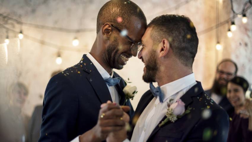 Comisia Europeană încearcă să forțeze România să recunoască căsătoriile gay