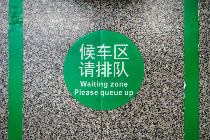Ca noi măsuri de restricții, China închide aplicațiile Biblia și WeChat