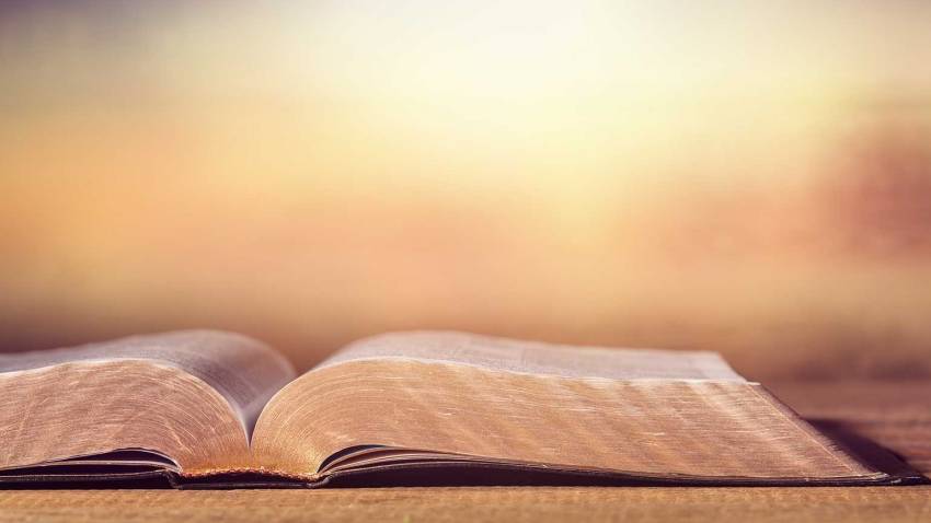 Emanuel Dobrin ◉ Recomandare la început de an: citiți Biblia! 