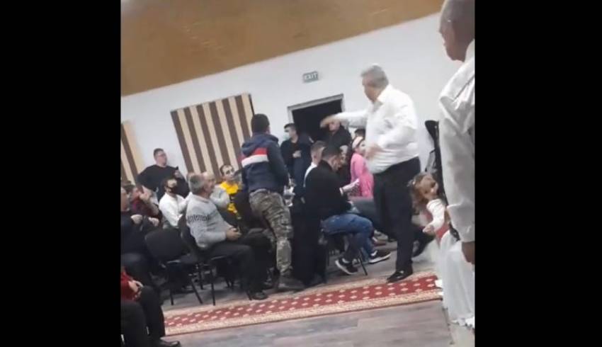Poliția din nou în biserică! Slujbă de botez întreruptă de polițiști, iar pastorul amendat...