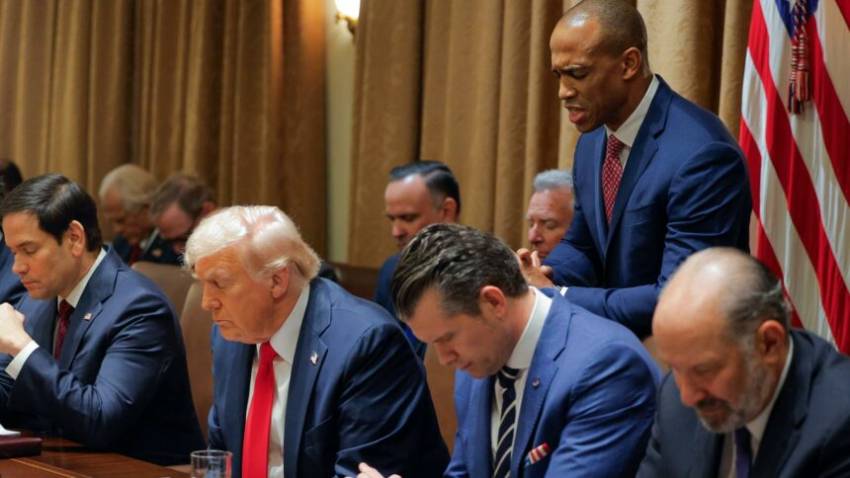 Prima întâlnire a echipei prezidențiale a lui Trump a început cu o rugăciune