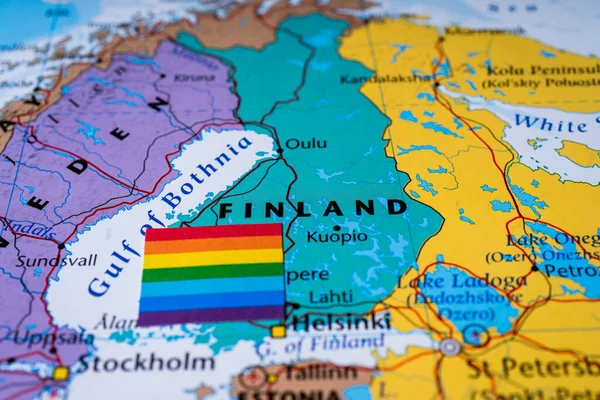 Finlanda adoptă o lege radicală care le permite oamenilor să-și schimbe sexul legal o dată pe an!