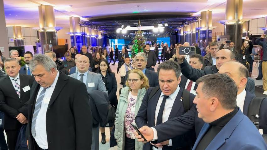Grupul de pastori evanghelici cântă colinde în Parlamentul European