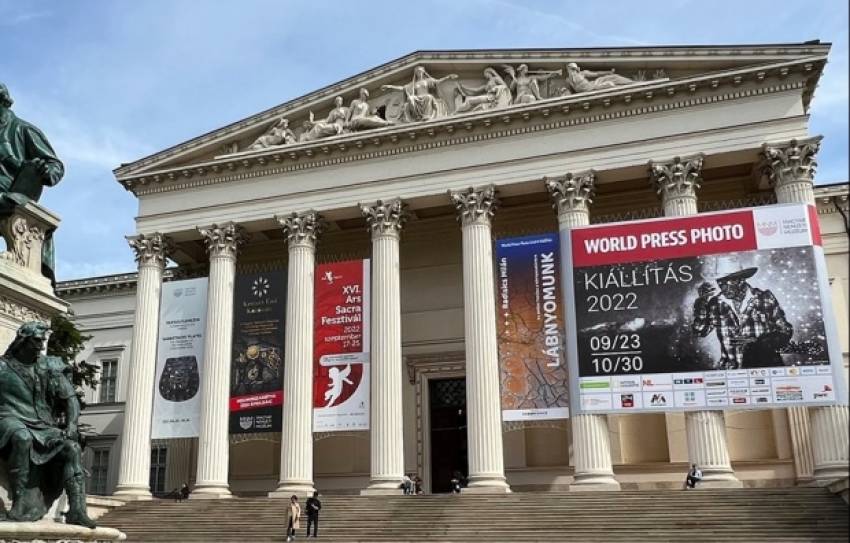 Ungaria a interzis accesul adolescenţilor la expoziţia 