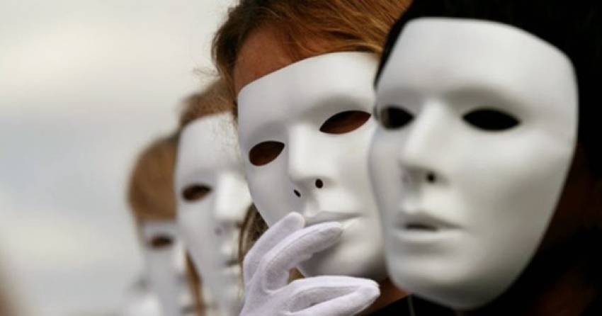 Sali Sabri ◉ E plină lumea de barniști...