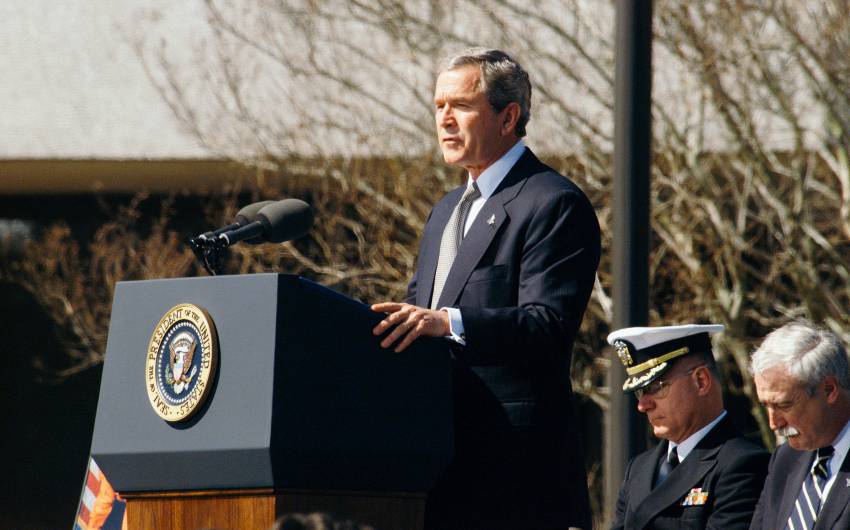 Peter Costea ◉ Dinastia Bush, unealta de propagandă a Chinei în SUA