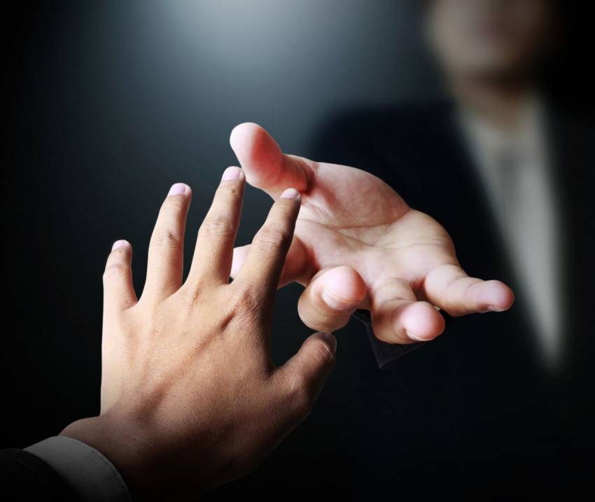 Cât de toxice sunt gândurile negative față de cineva. Specialiștii de la Harvard te învață cum să ierți