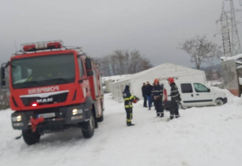 VIDEO: Un incendiu a cuprins un cort în care se ținea o slujbă religioasă