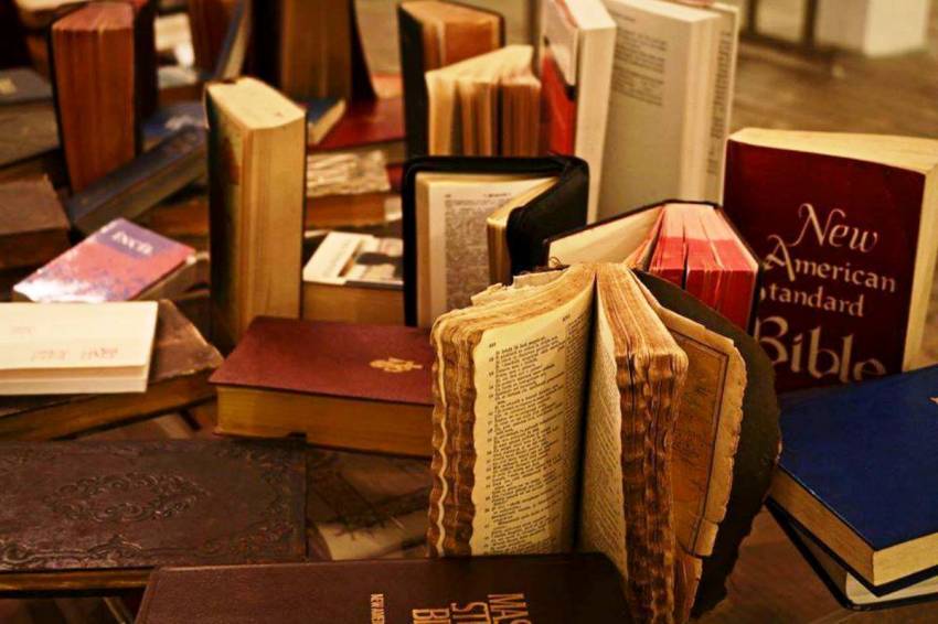 Lugojeanul.ro: Cea mai mare colecție de biblii din România, care aparține unui lugojean, va fi expusă la Timișoara