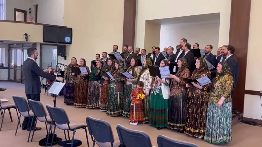 Imaginea Zilei: Cine a zis că nu e posibil așa ceva? Ascultă corul de rromi care îl laudă pe Dumnezeu!