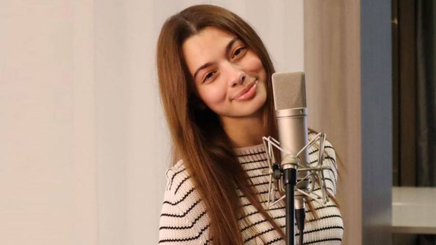 Laura Bretan, recompensată cu Discul de Aur pentru albumul World I See