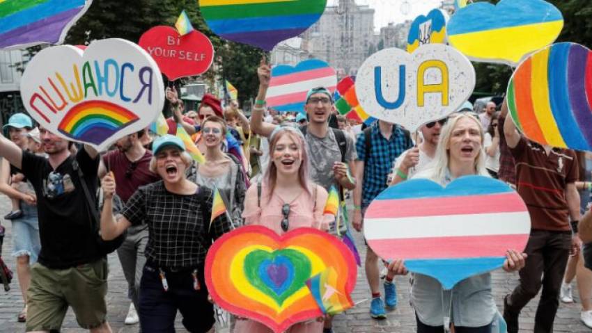 În mijlocul războiului, Ucraina ia în discuție legalizarea căsătoriilor între persoane de același sex