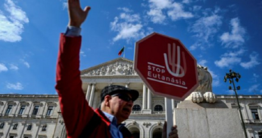Eutanasia, legalizată în Portugalia de către Parlament