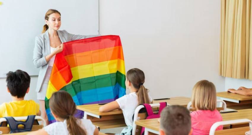 SUA | Părinții iau atitudine față de îndoctrinarea LGBT și BLM la care sunt supuși copiii în școli