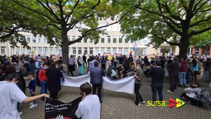 Comunitatea românilor din Germania, protest mamut: Cei 7 copii ai familiei Furdui, dați în familii adoptive separate