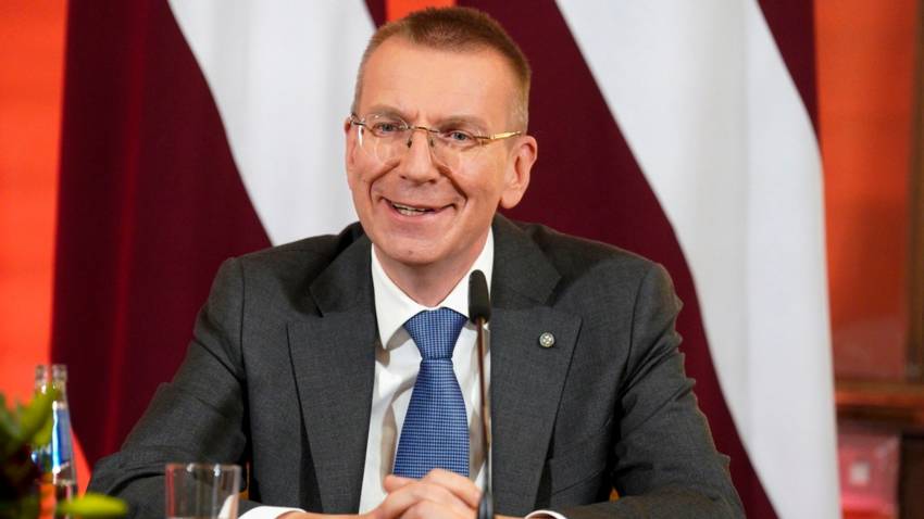 VIDEO: Primul președinte homosexual din UE. Edgars Rinkevics a depus jurământul