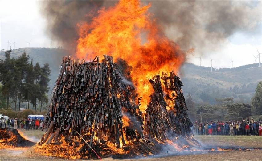 Tony Berbece ◉ Facem focul din armele lor...