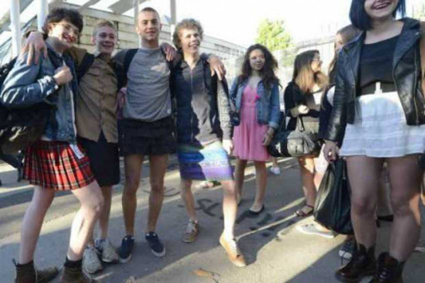 O organizație LGBT din Marea Britanie vrea ca elevii să poarte fuste, atât fetele cât șI băieții...